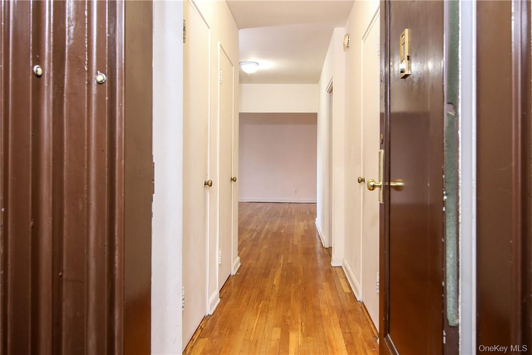 Welcome to one of the very few listed DOG-FRIENDLY studio apartments i...