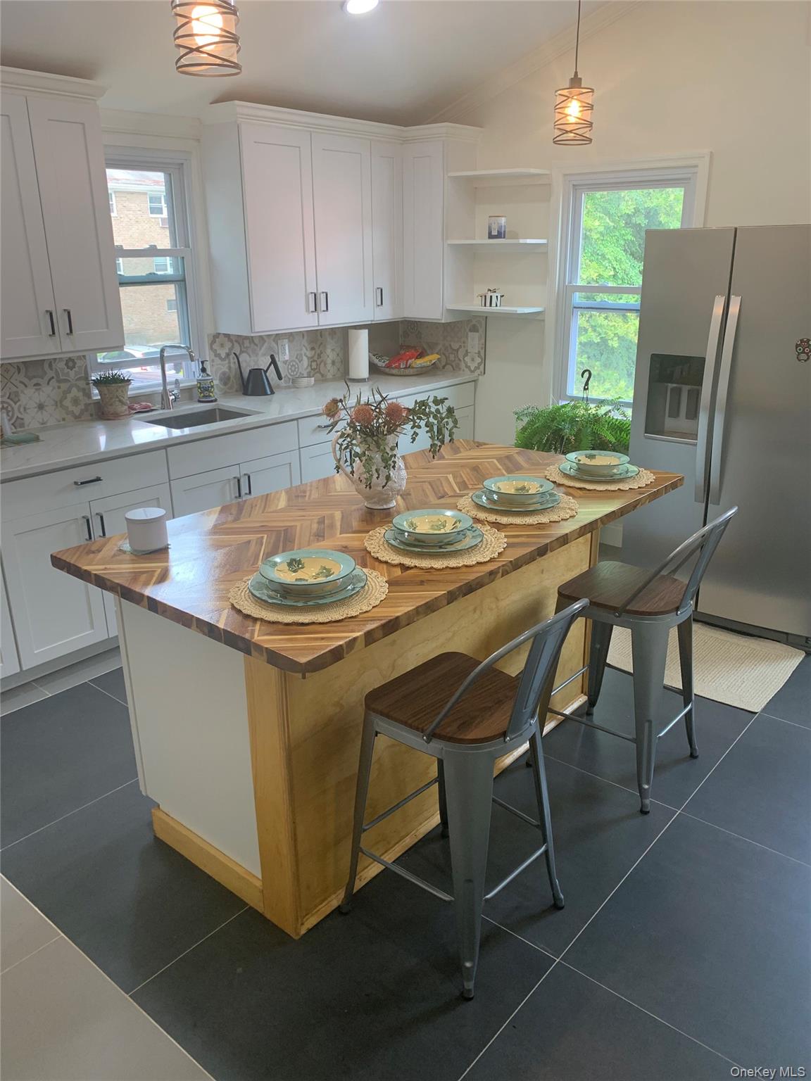 Fully renovated 2-bedroom, 1-bathroom with NEW appliances in prime are...