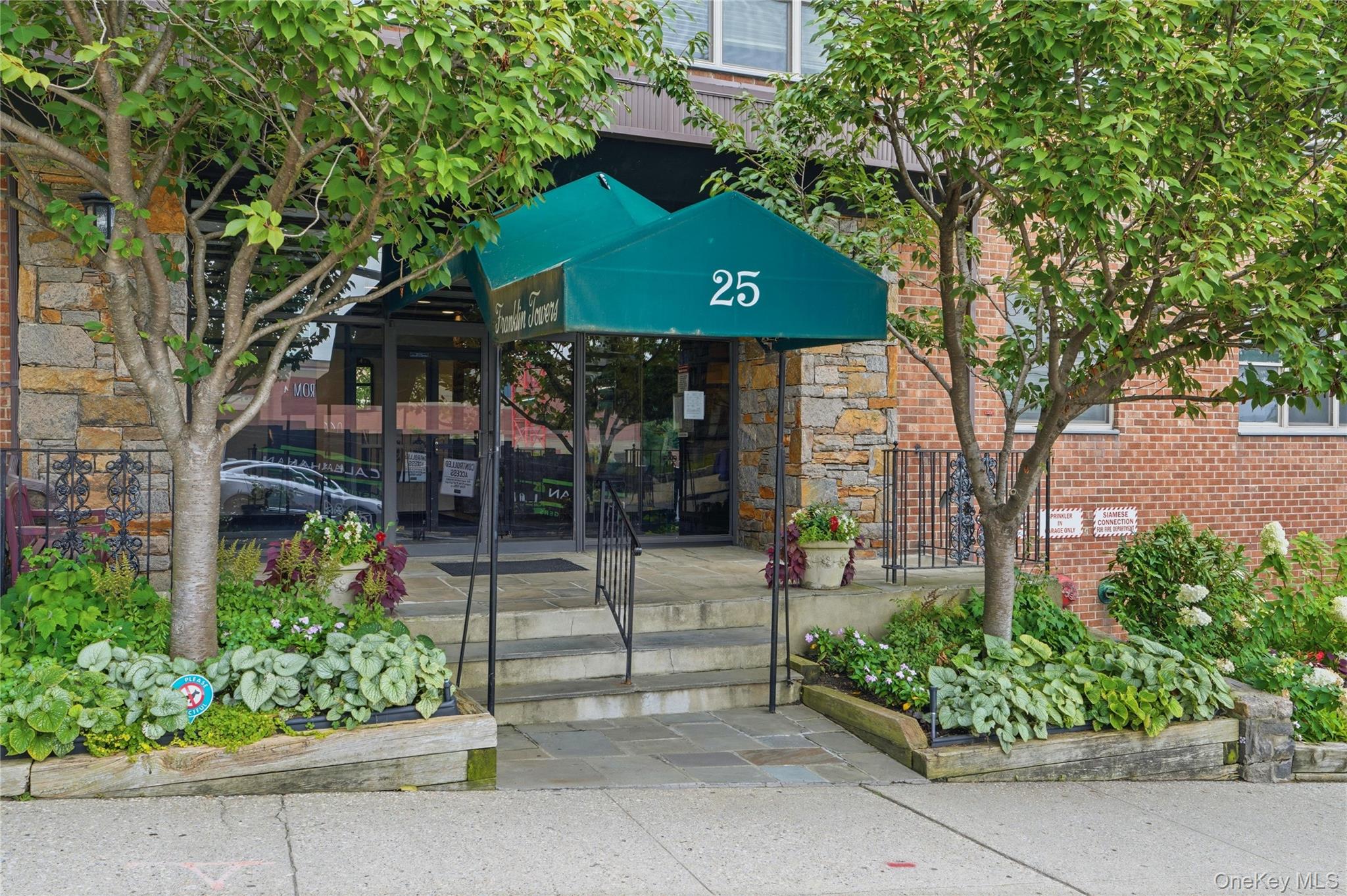 Welcome home. This spacious1bedroom, 1bath co-op, located in a central...