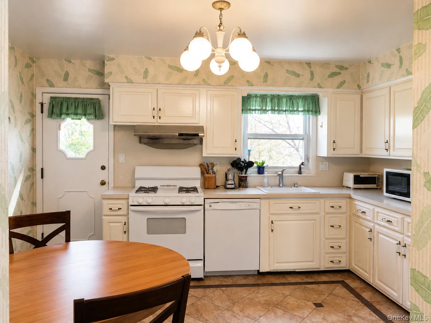 Photo 4 of this property