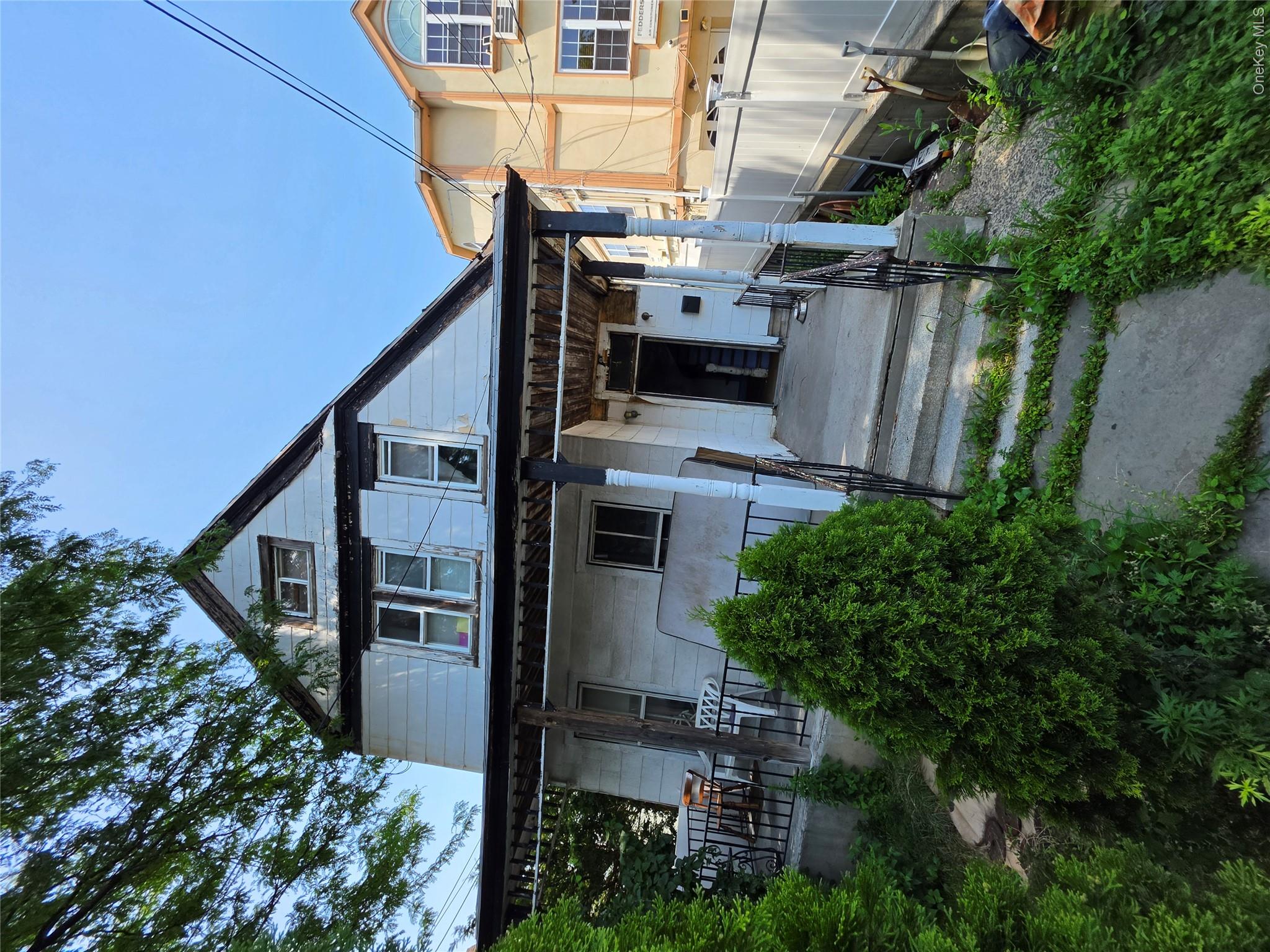 Bring your contractor and your vision to 15 Pearl Street. This propert...