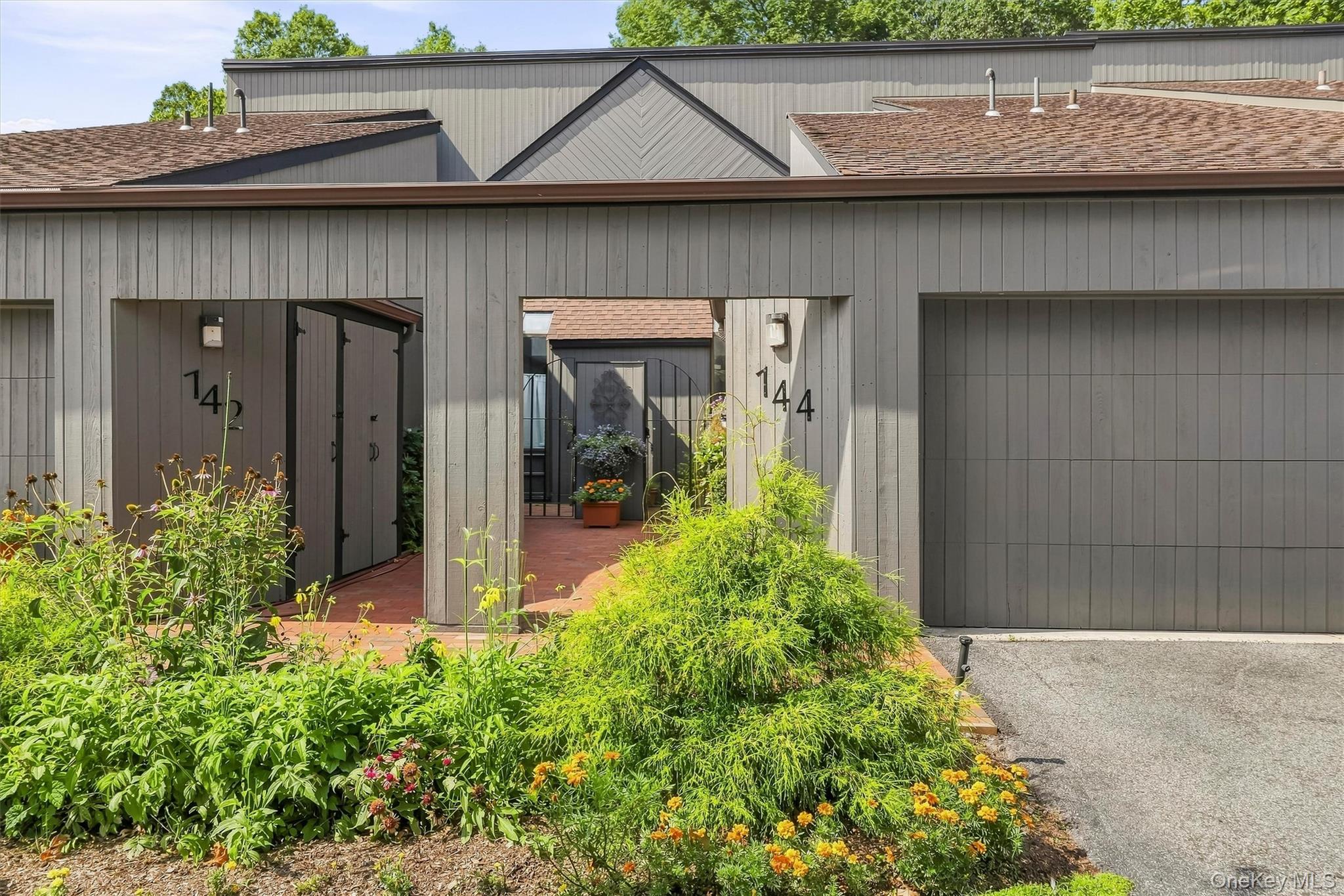 Photo 4 of this property