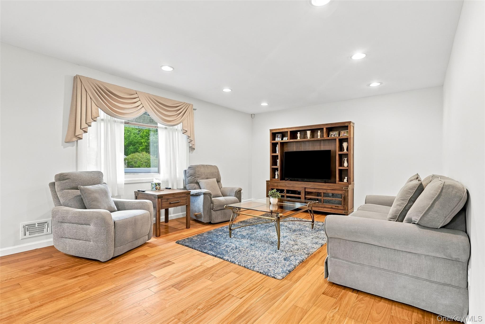 Photo 7 of this property