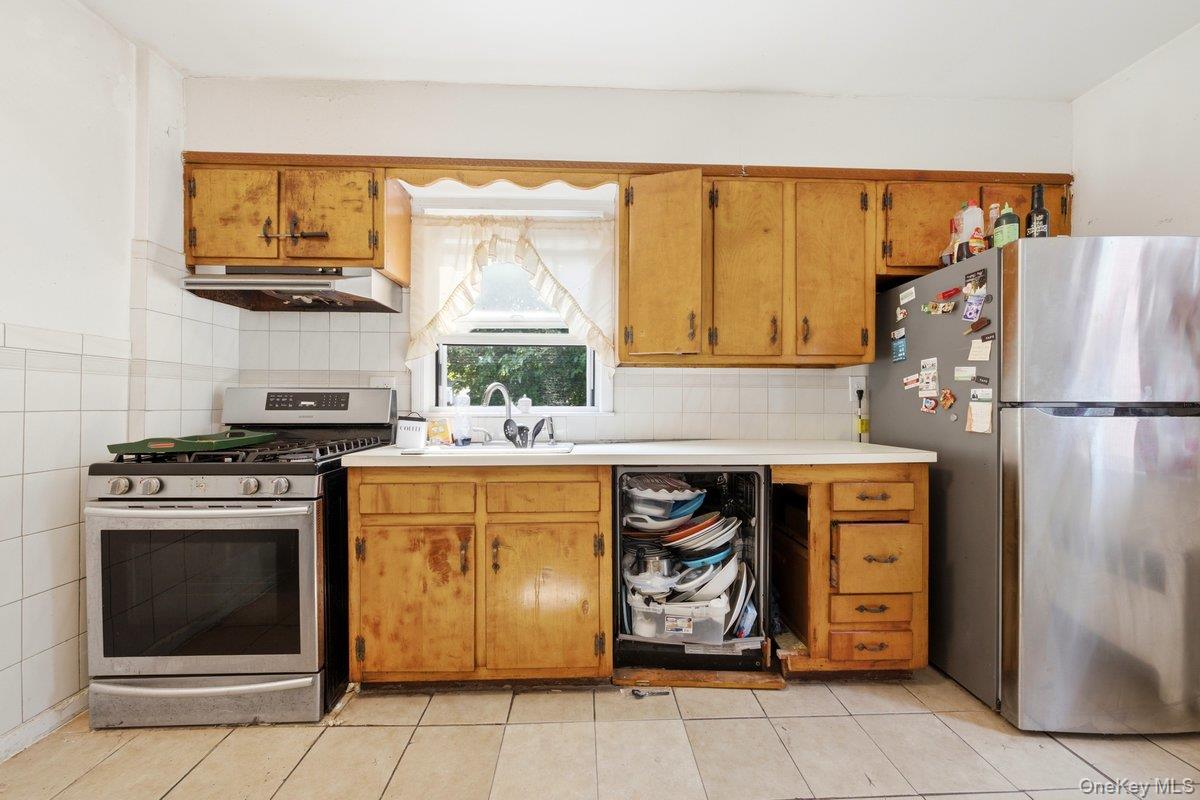 Photo 3 of this property