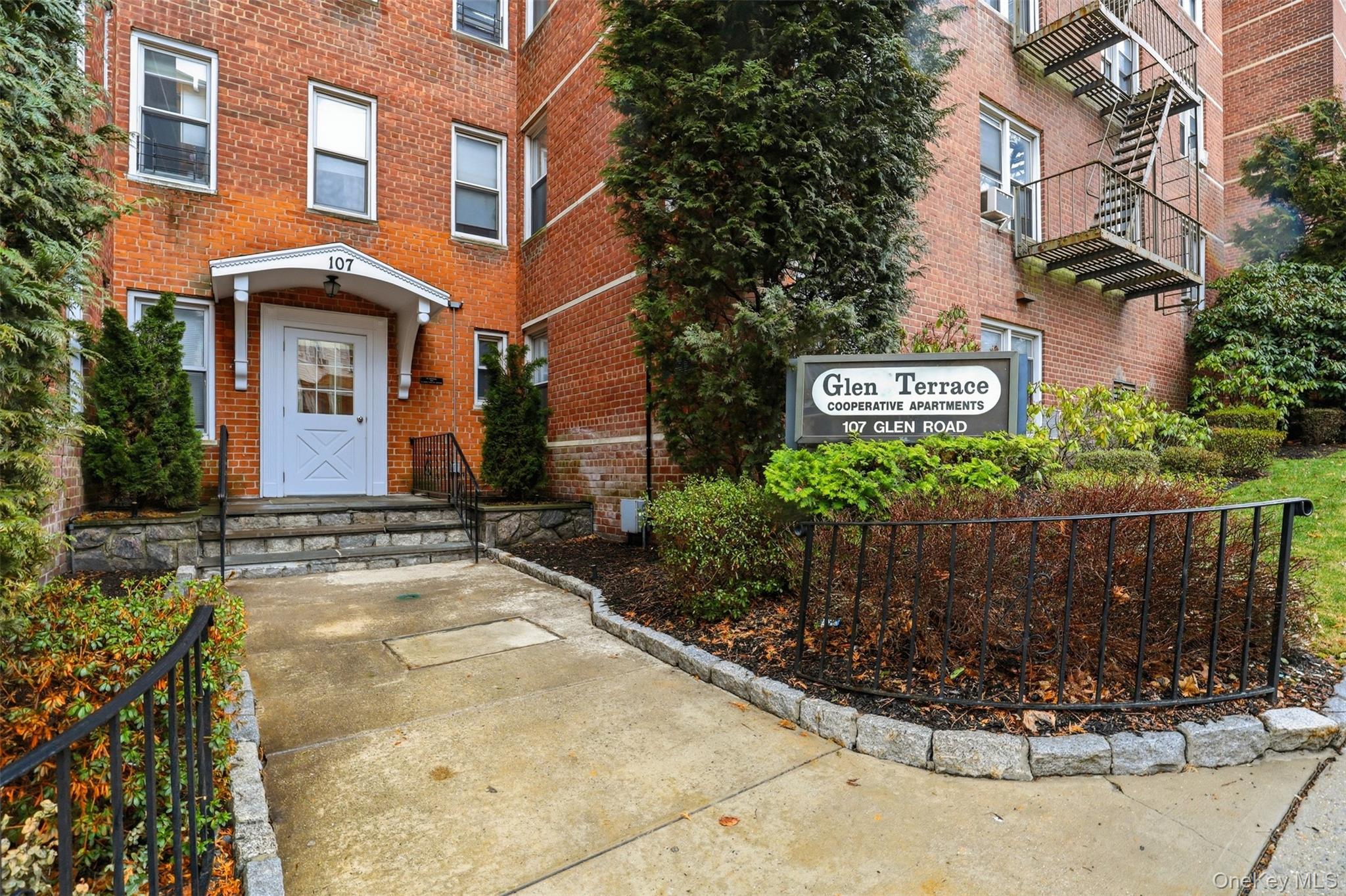 Welcome to 107 Glen Road, Yonkers, NY! This well-maintained 1-bedroom,...