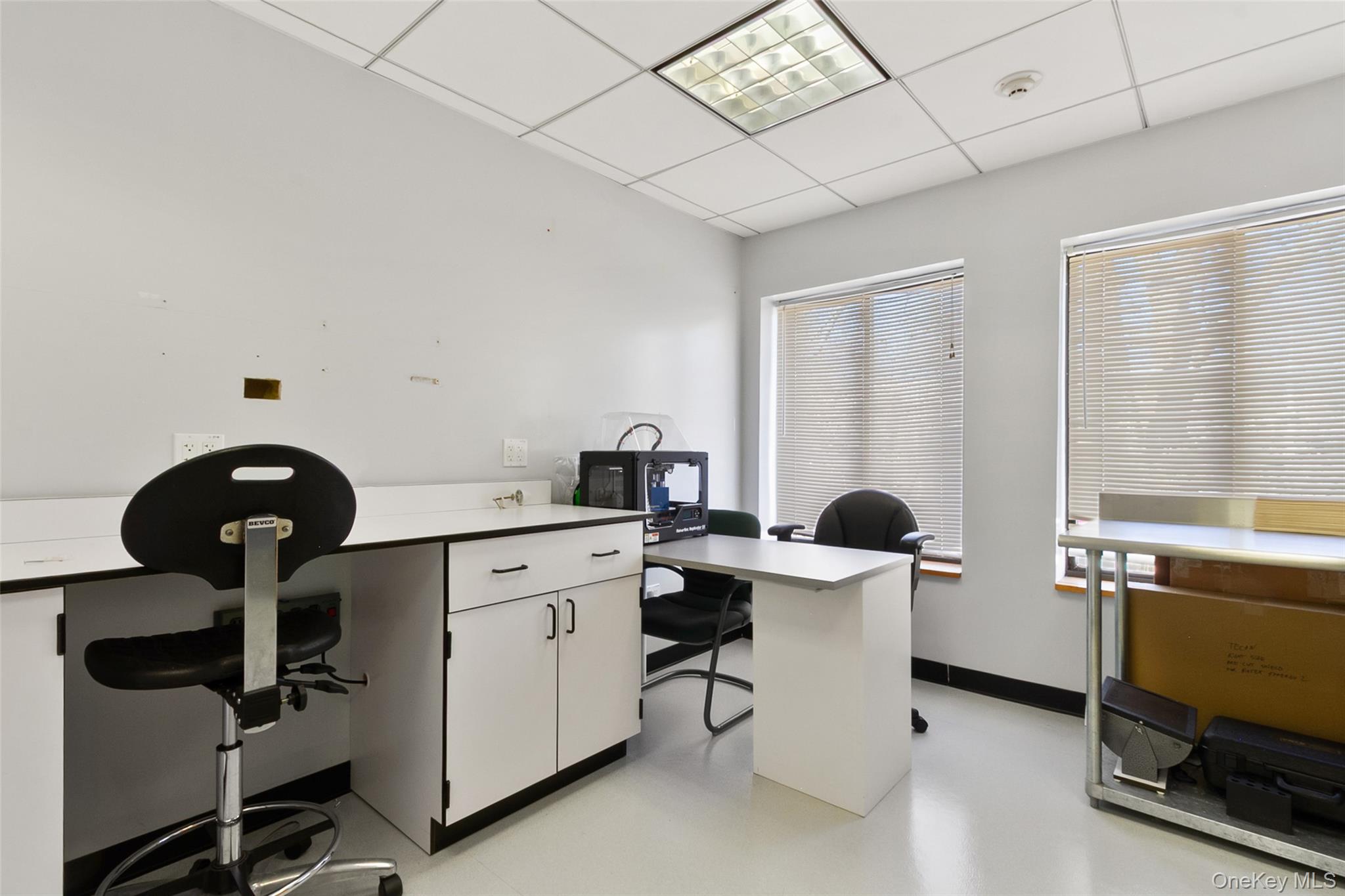 Flexible commercial office space for lease. Multiple office combinatio...