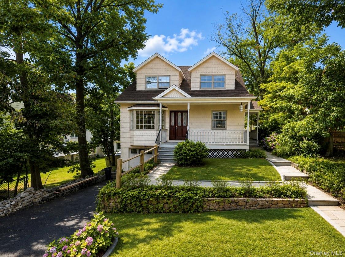 Enjoy the best of Dobbs Ferry living with the benefit of Ardsley Schoo...