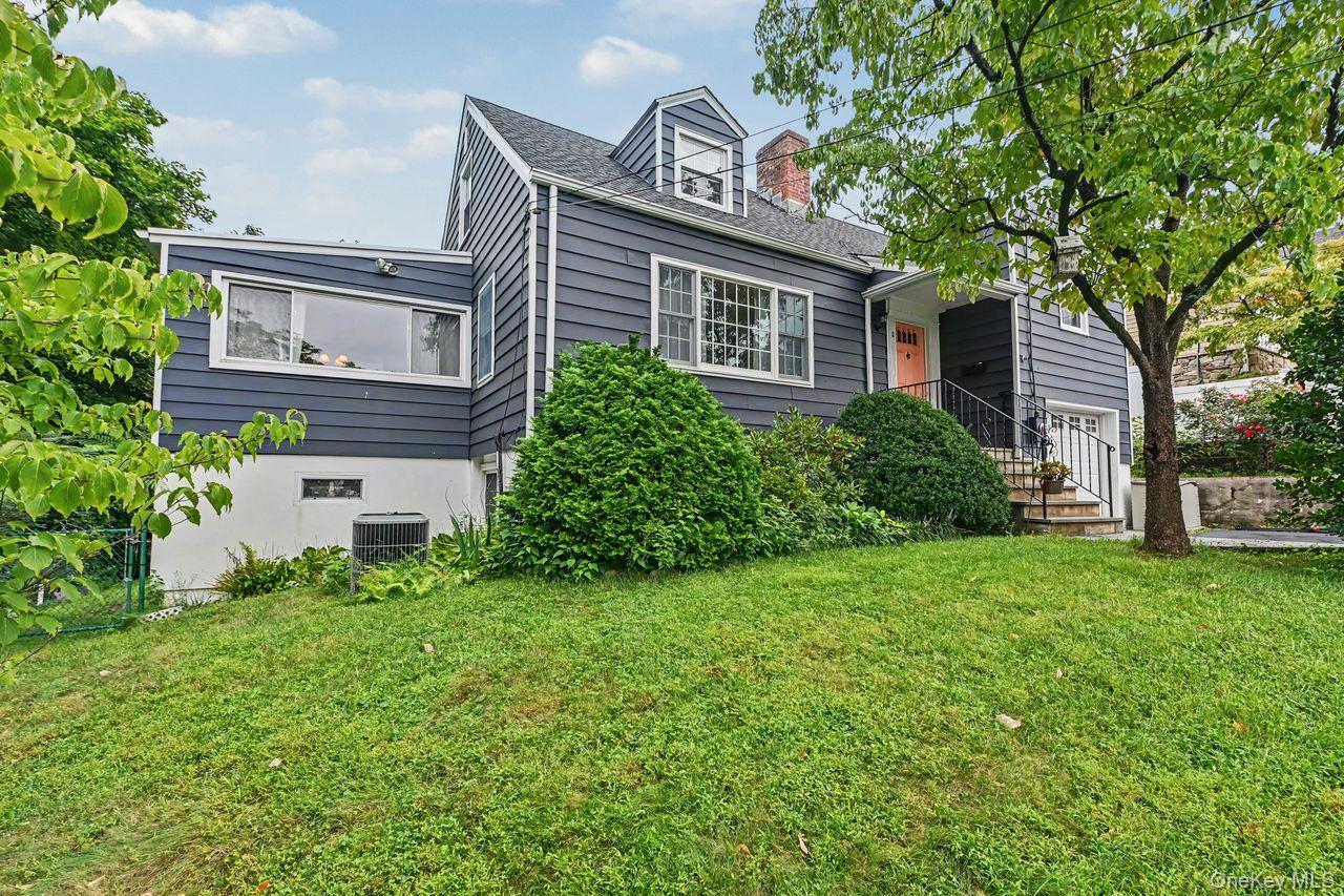 Move right into this beautifully maintained 3-bedroom, 2-bath split-le...
