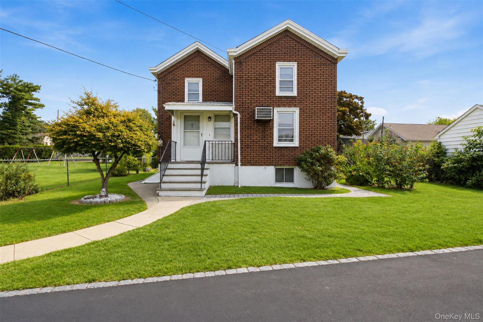 1907 colonial in the Homestead Park area of New Rochelle, offering a w...