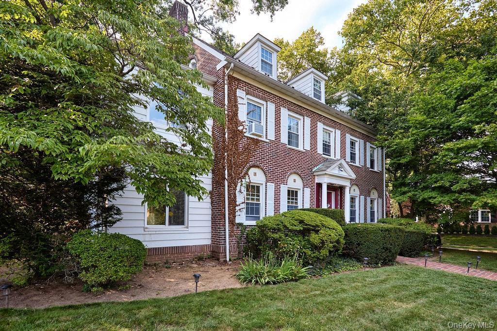 Located on one of Mount Vernon's the nicest streets, just a short stro...