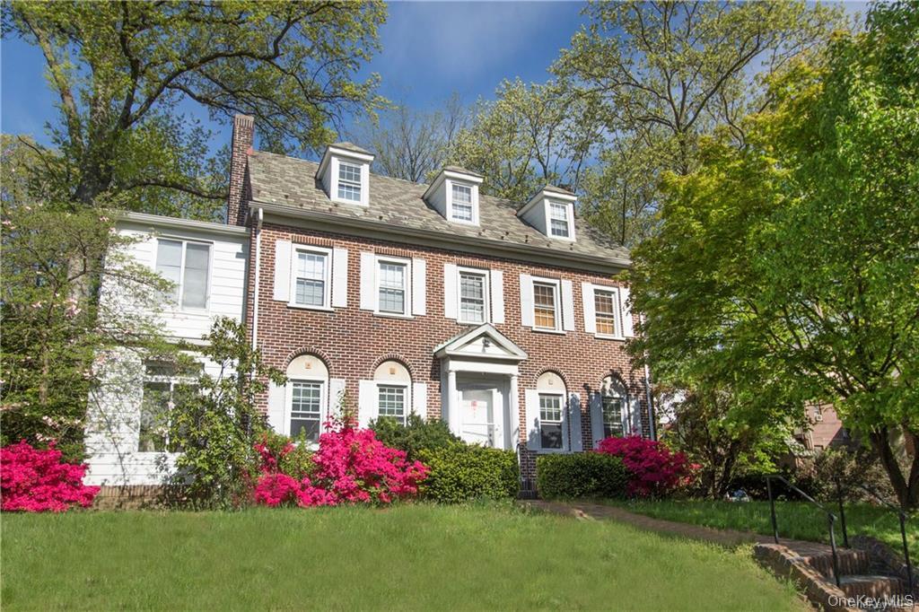Located on one of Mount Vernon's the nicest streets, just a short stro...