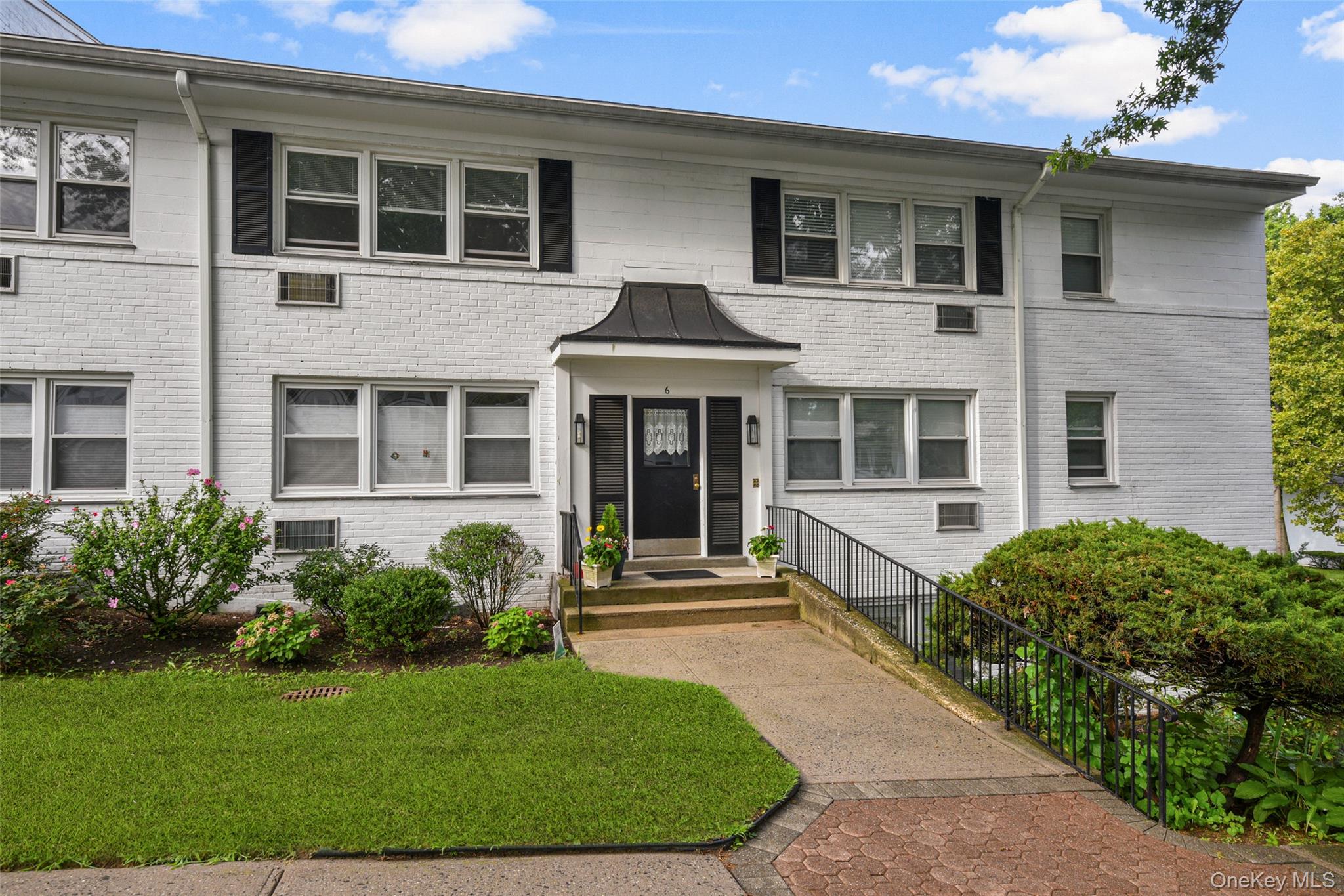 Enjoy easy living in this sunlit top-floor unit located in the desirab...