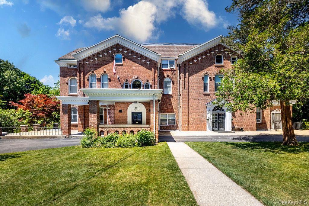 Welcome to Irvington Manor, a truly exceptional and picture-perfect es...