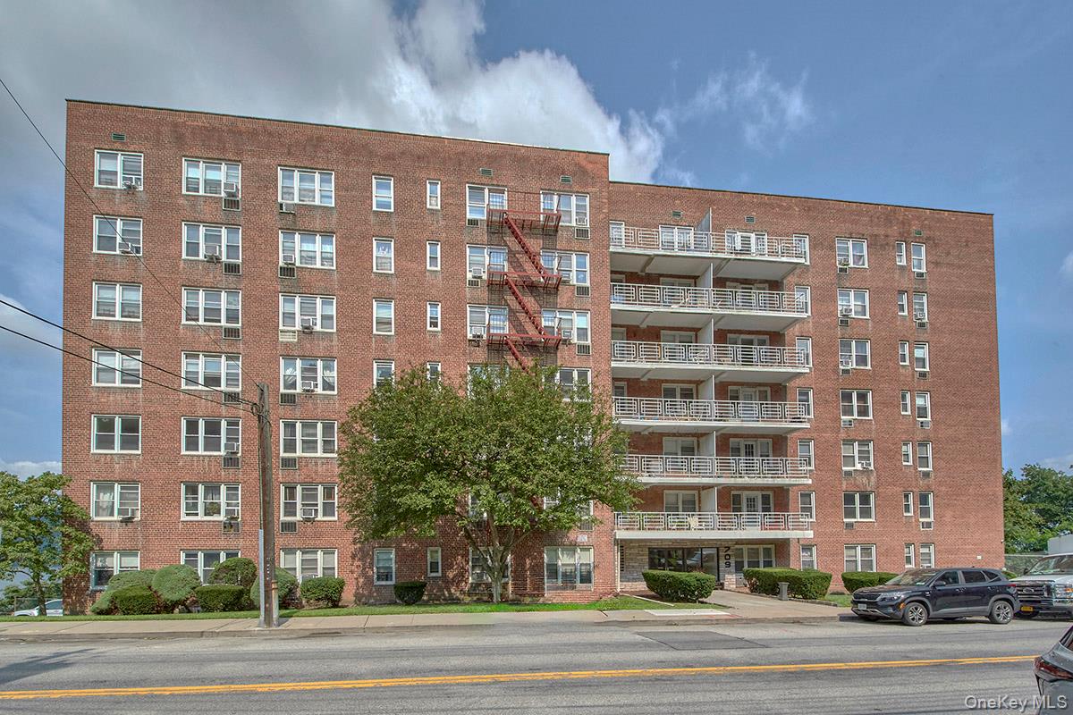Welcome to Hudson Court at 709 Warburton Avenue in Yonkers. This spaci...