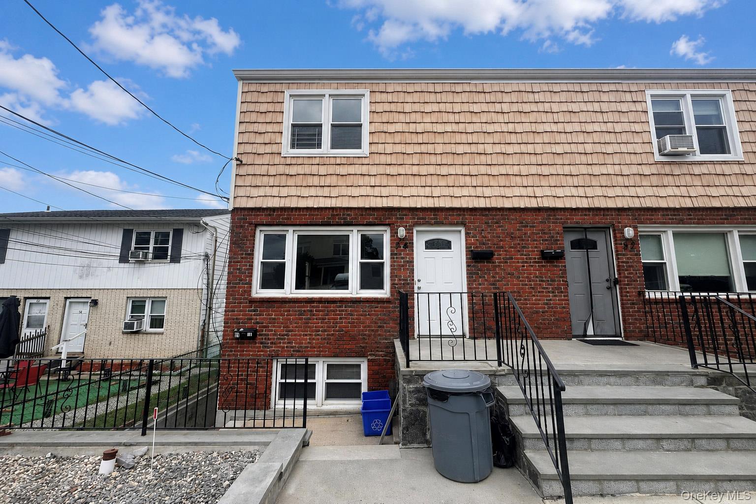 A beautiful fully renovated DUPLEX three bedrooms, one and half baths,...