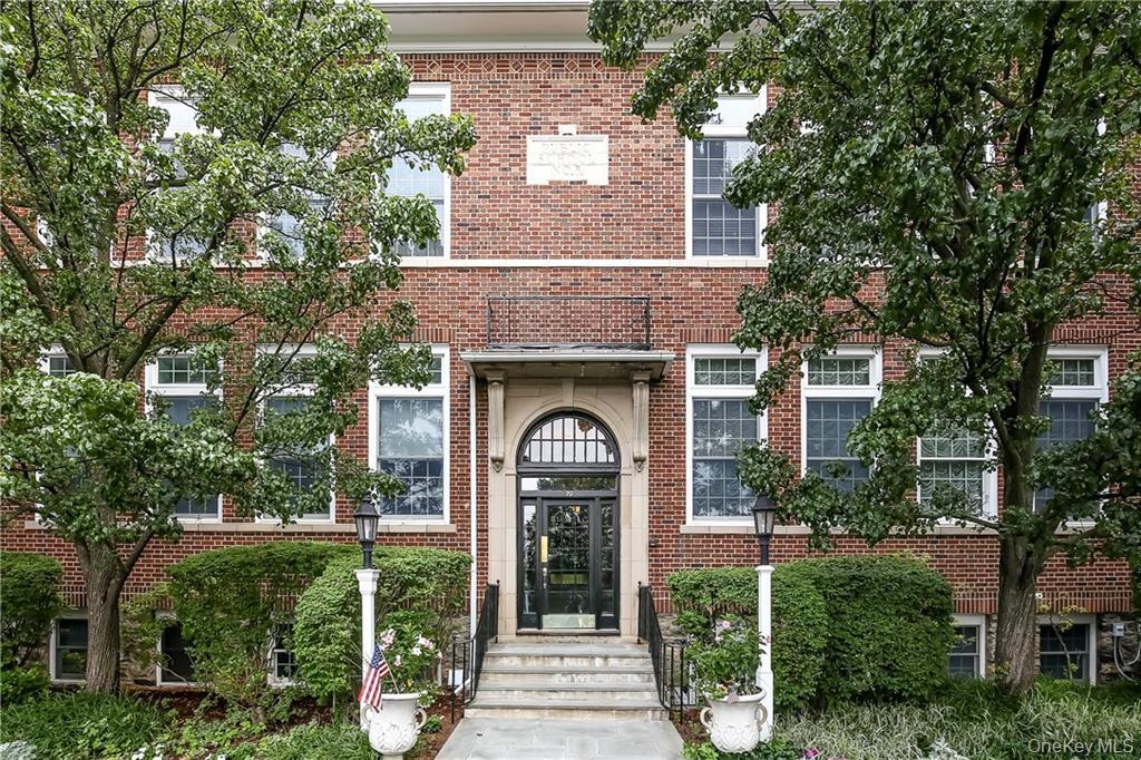 Welcome to effortless luxury living in the heart of Armonk. Located wi...