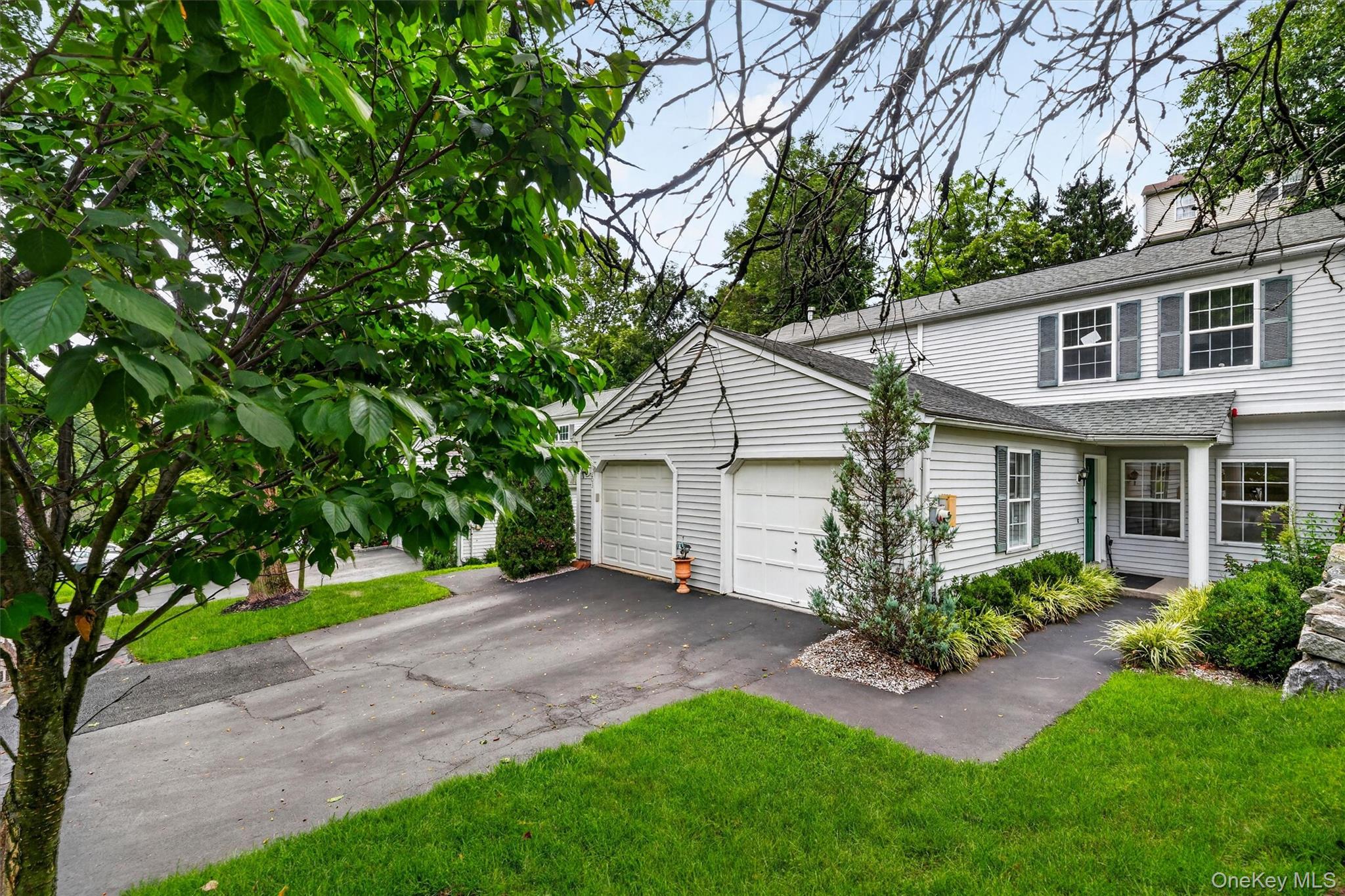Welcome to Watch Hill of Tarrytown! This fully updated, turnkey townho...