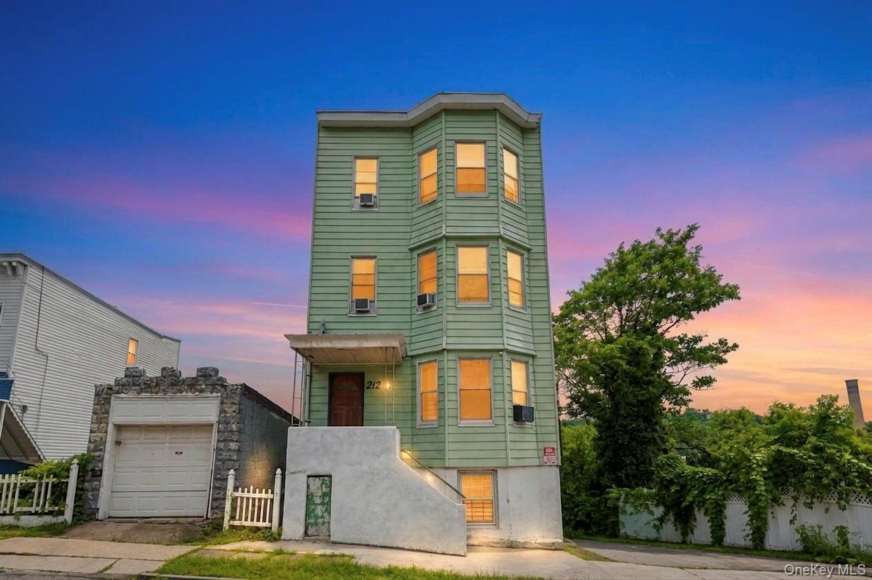 Welcome to 210-212 Edwards Place, a spacious 4-unit multifamily proper...