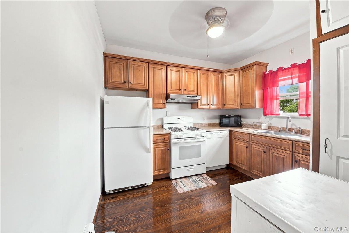 Photo 4 of this property