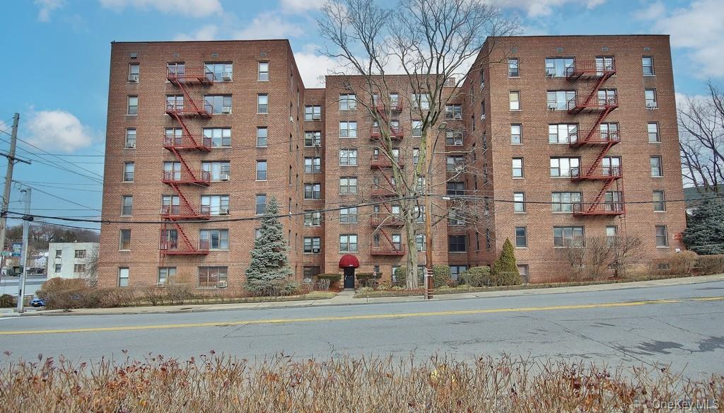 Sun-filled top-floor 2- bedrooms co-op tucked away in desirable Mclean...