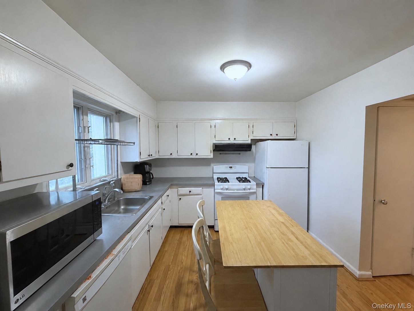 Photo 6 of this property