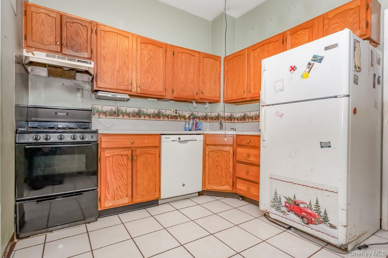 Photo 4 of this property