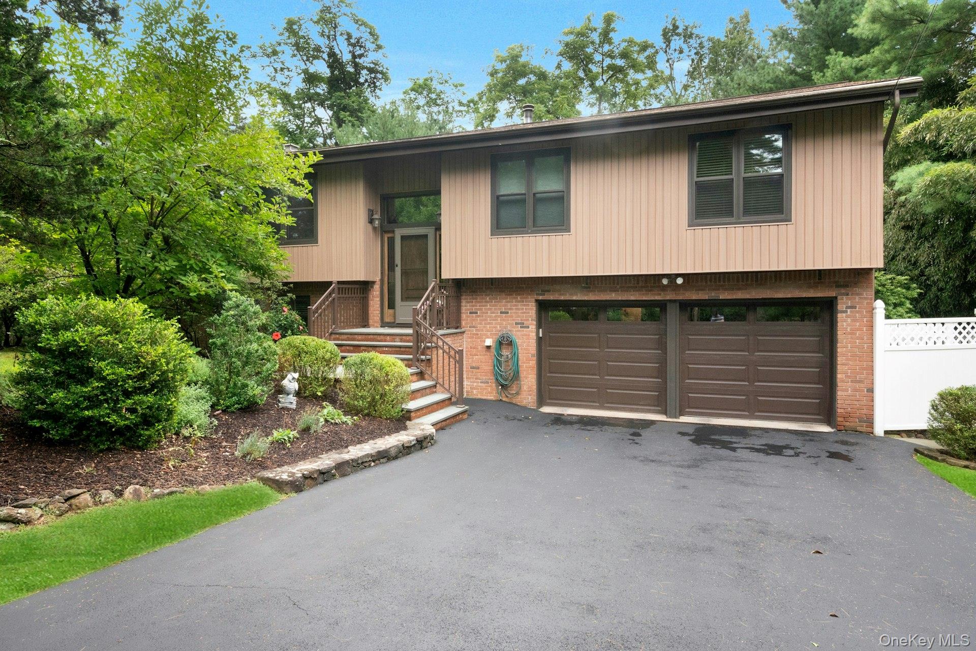 Impeccably maintained raised ranch set in a picturesque Cortlandt Mano...