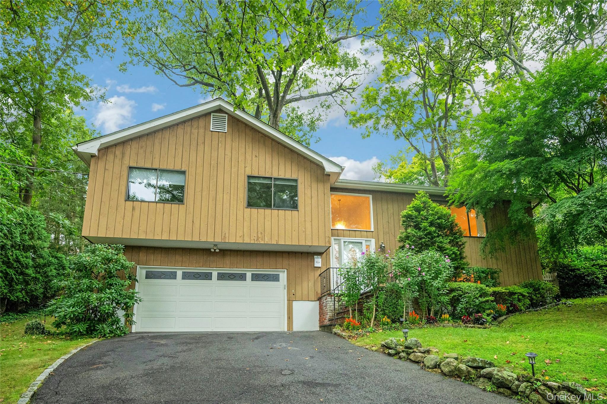 Beechmont Neighborhood Retreat: Perched with peaceful fall and winter...