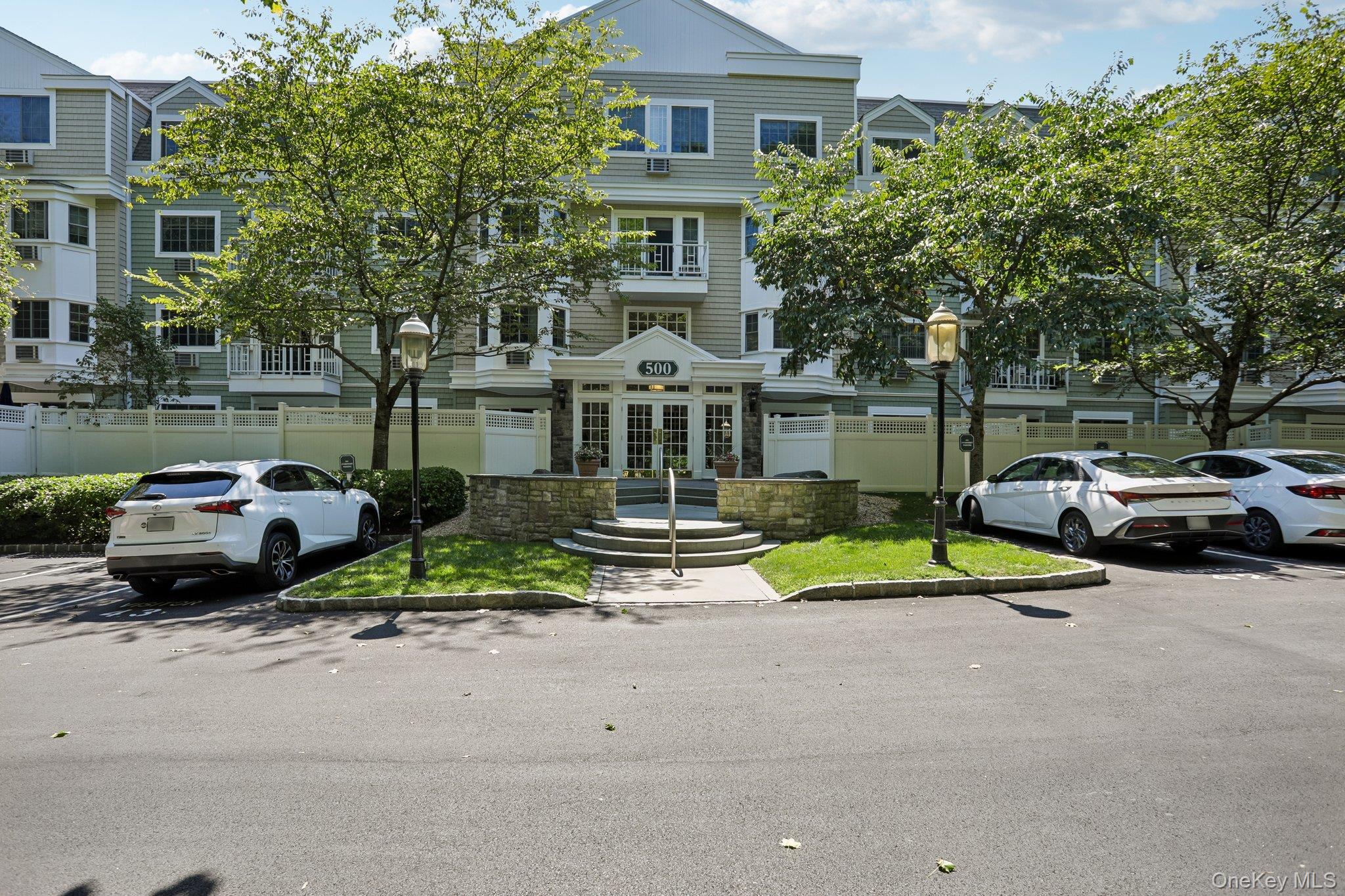 Welcome to Pondside Club West, a beautifully maintained gated communit...