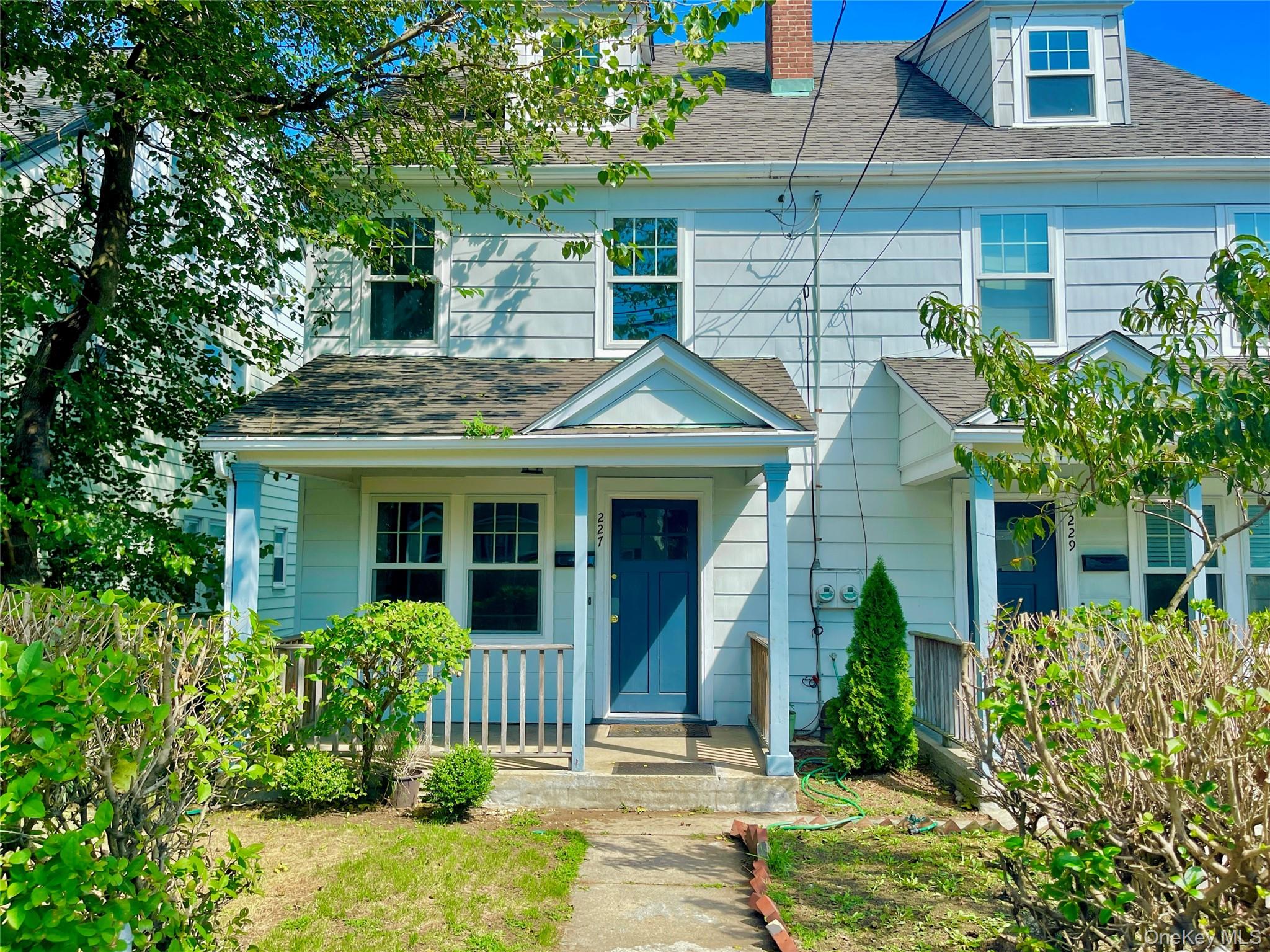 Welcome to this beautiful 3-bedroom, 2-bathroom side-by-side duplex in...