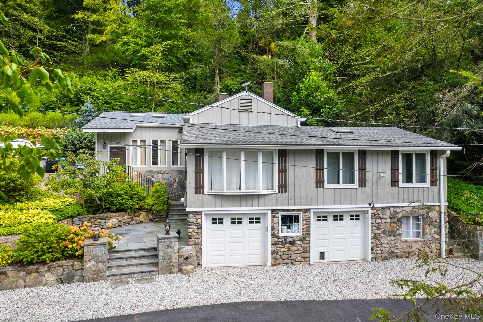 The Perfect Hideaway! Private and Serene, stone terrace. Beautiful lan...