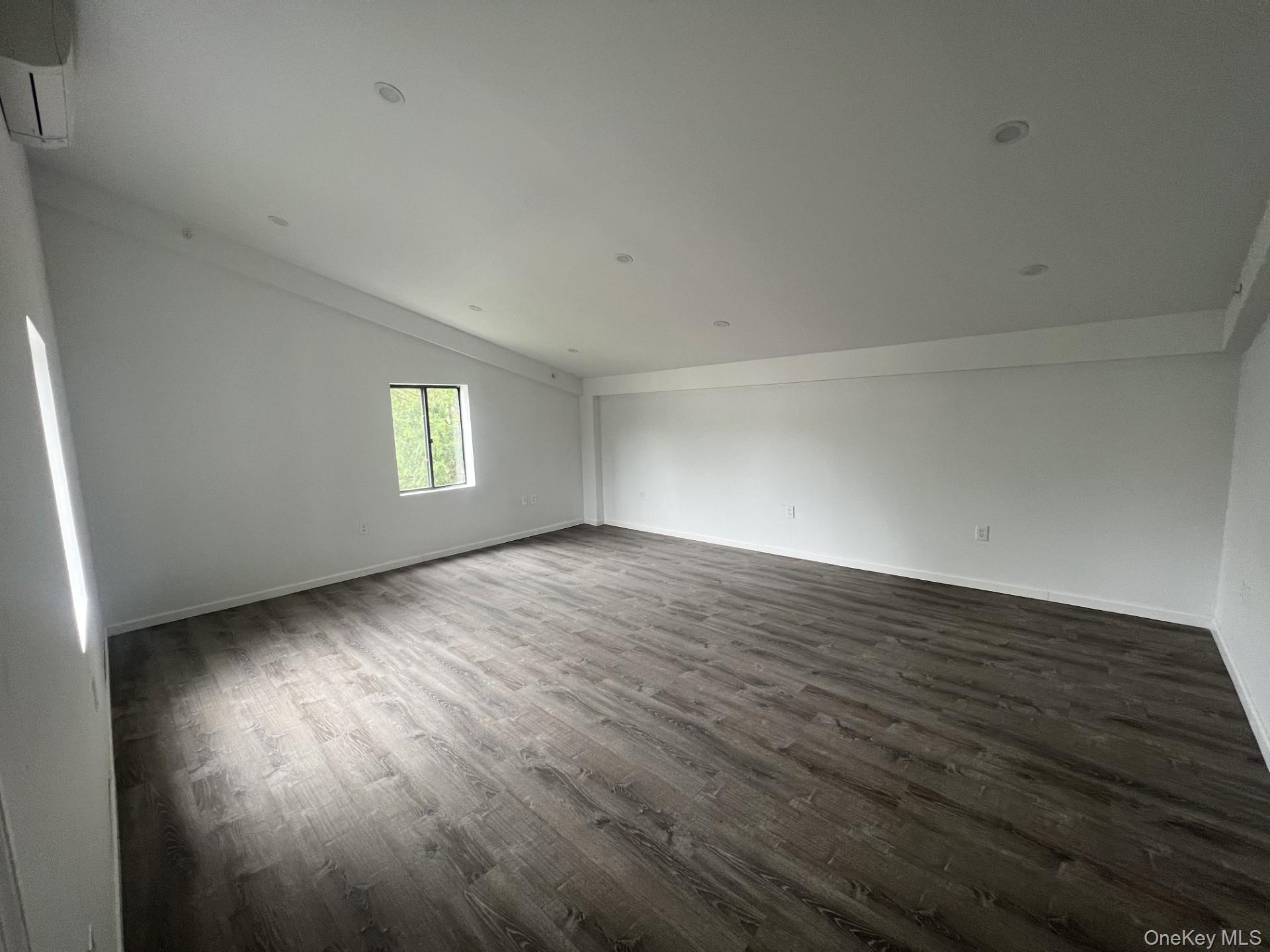 Step right in to this newly renovated 2 room office space! Security ca...