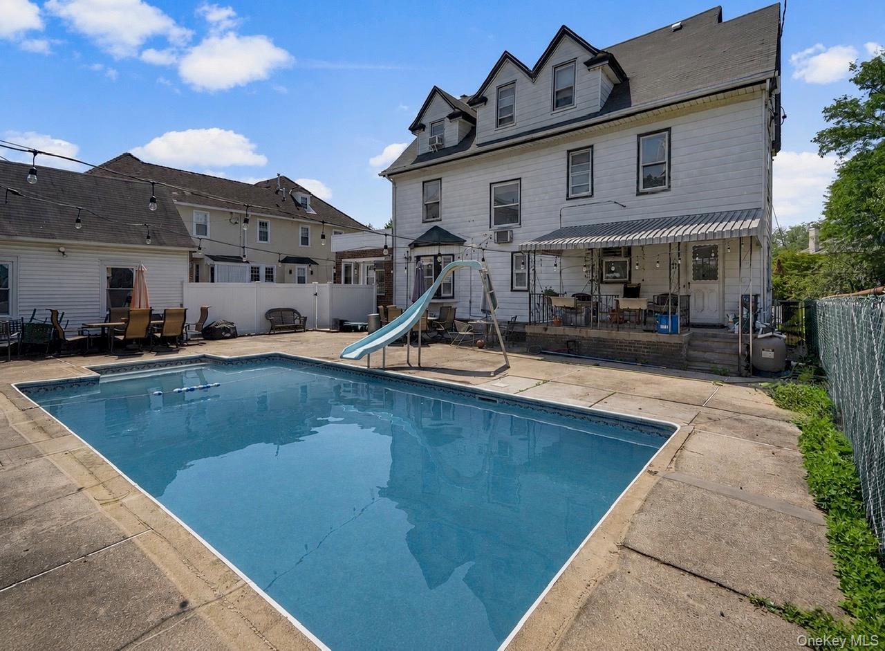 Photo 4 of this property