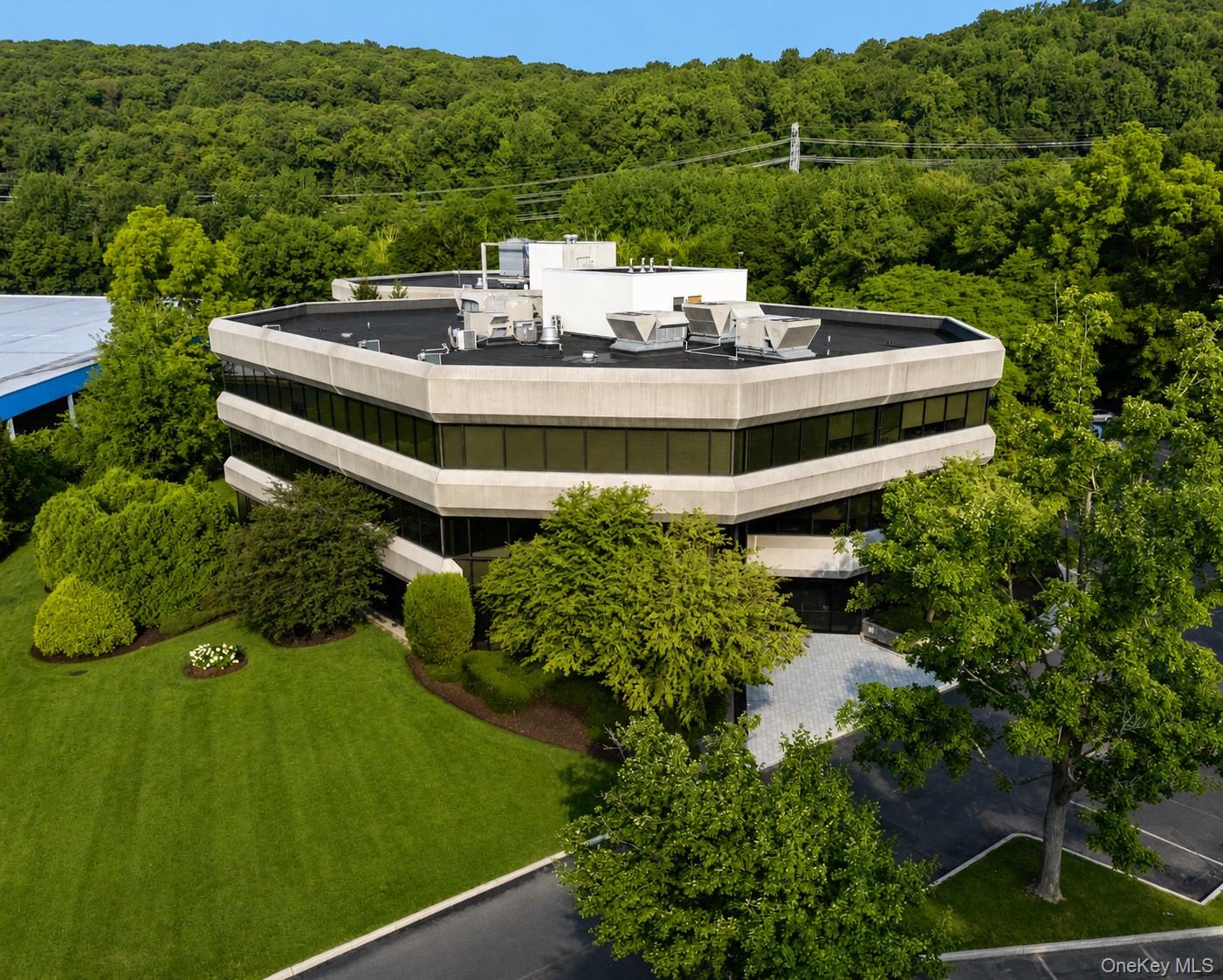 Turnkey top floor office suite with 1250 usable sq.ft in professional...