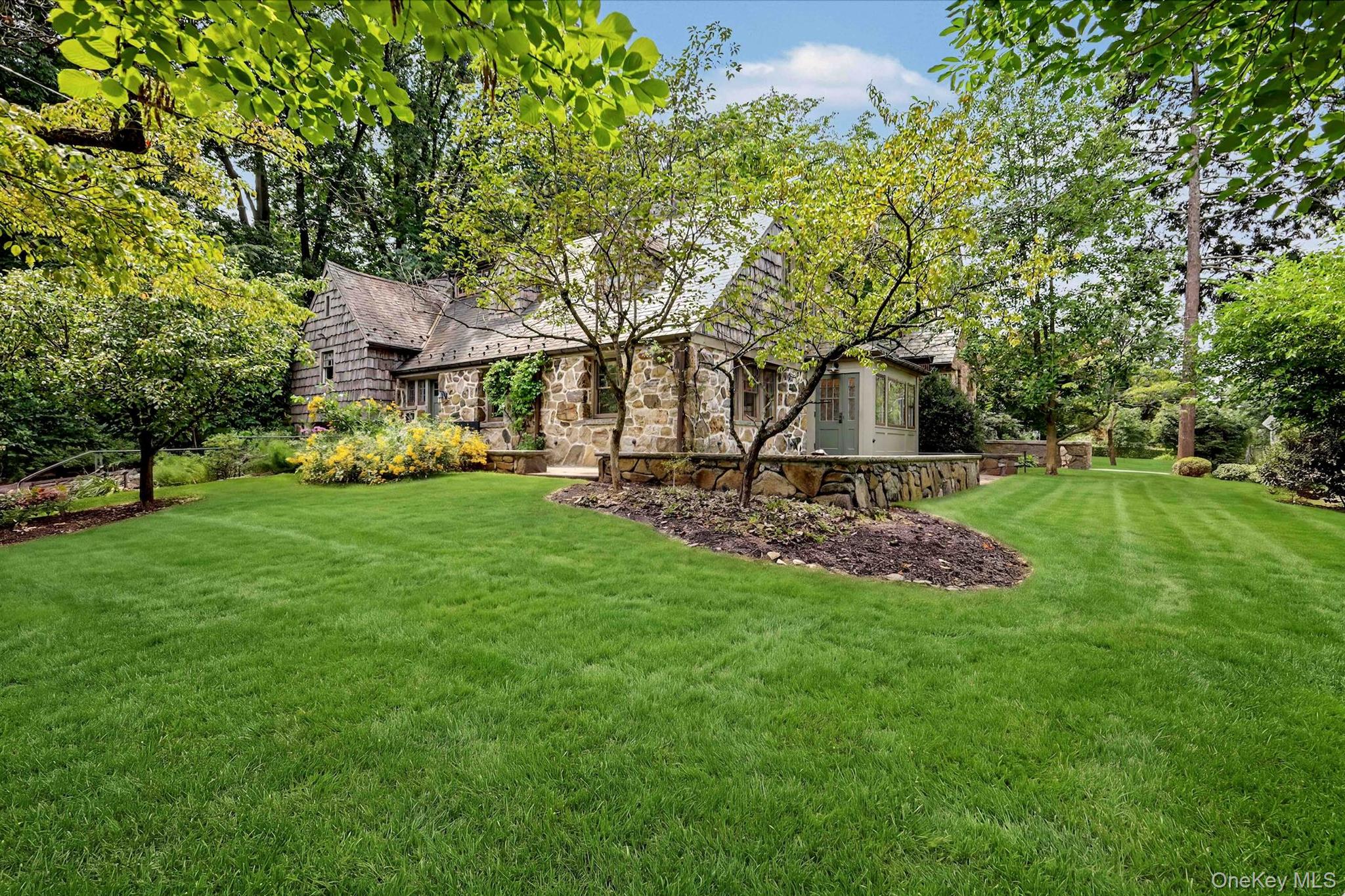 Photo 4 of this property