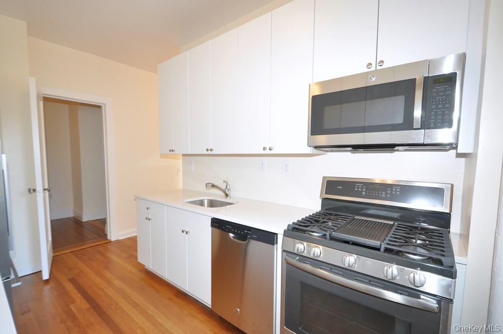 Enjoy entertaining in this 1,600 sq.ft, 3 bed, 3-bath rental. This DOG...