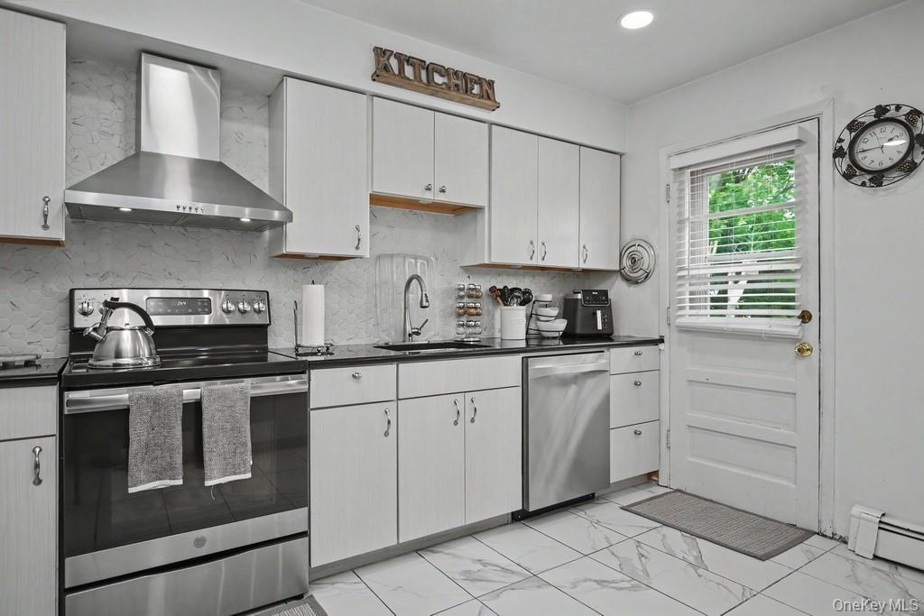 Photo 4 of this property