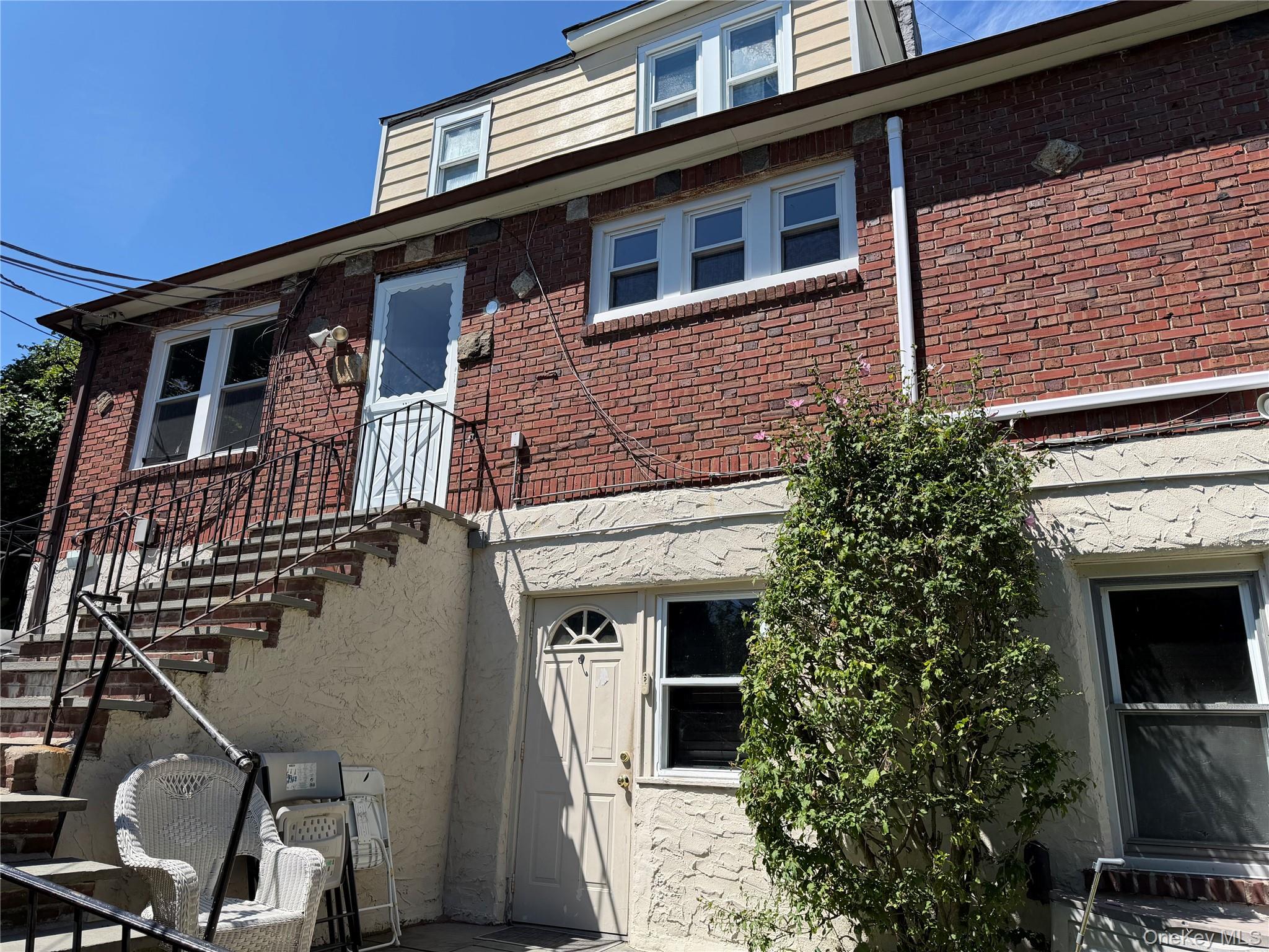 Great 4-Family Investment Opportunity in Yonkers! This legal 4-family...