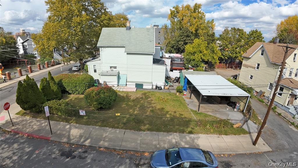 Great for investors! 229 Franklin Avenue Lot is being sold as a combo...