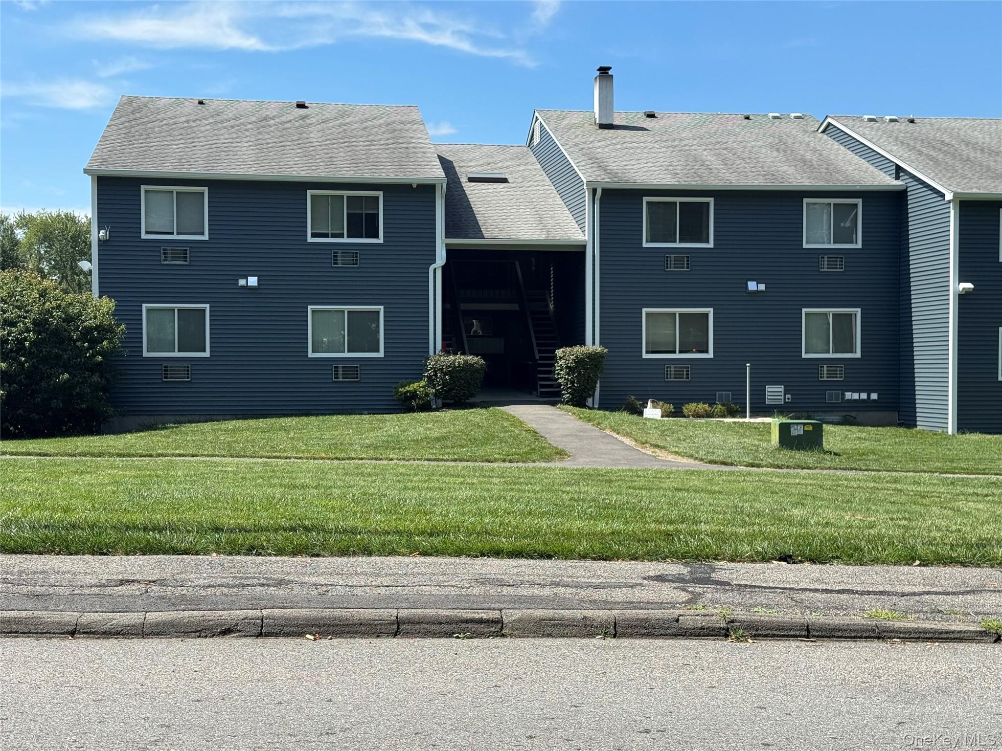 Updated, no steps 2 Br Apartment Situated In quiet location, Convenien...