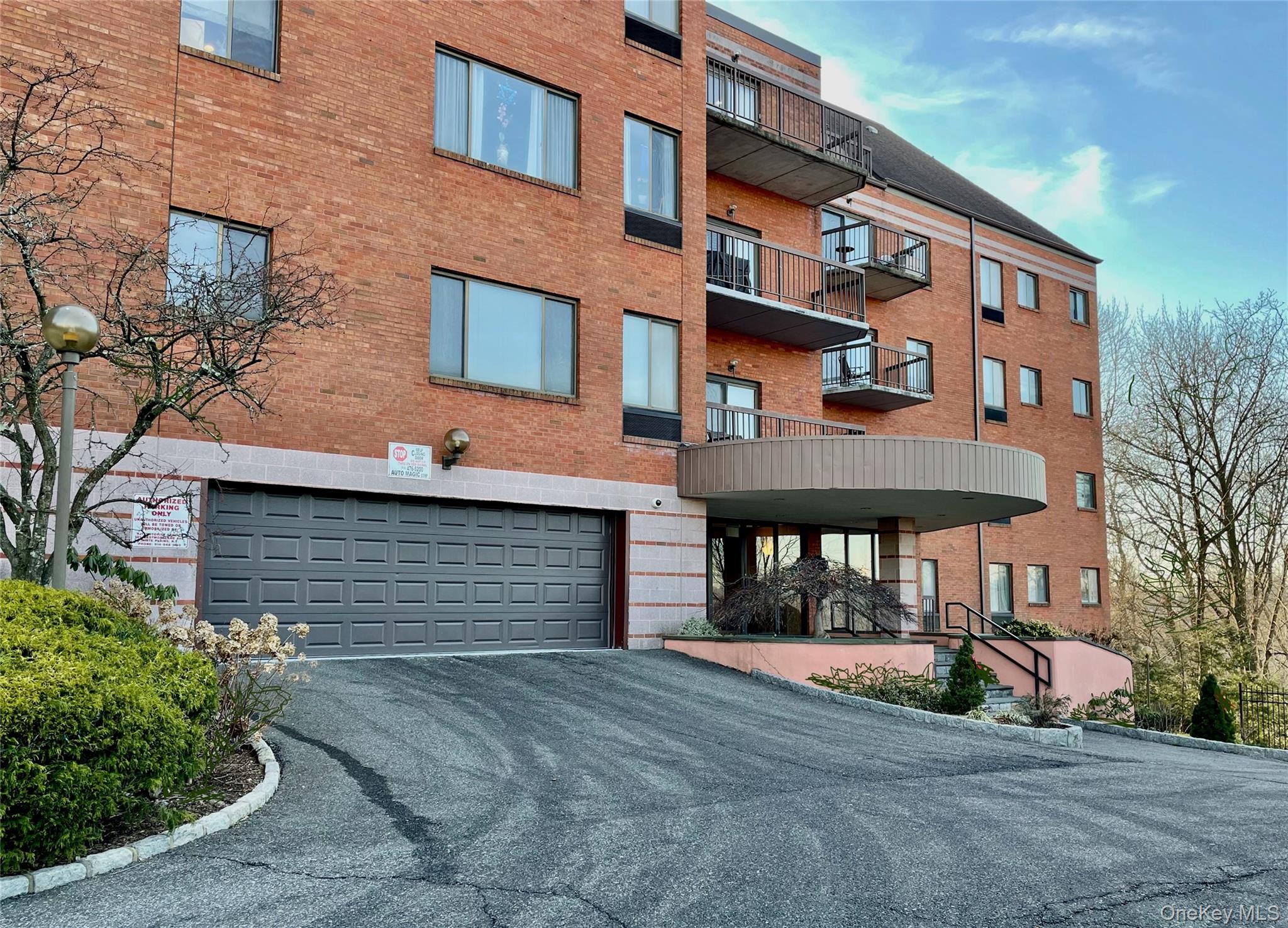 LOCATION! LOCATION! Luxury and Tranquil  Living at the ENCLAVE CONDOMI...