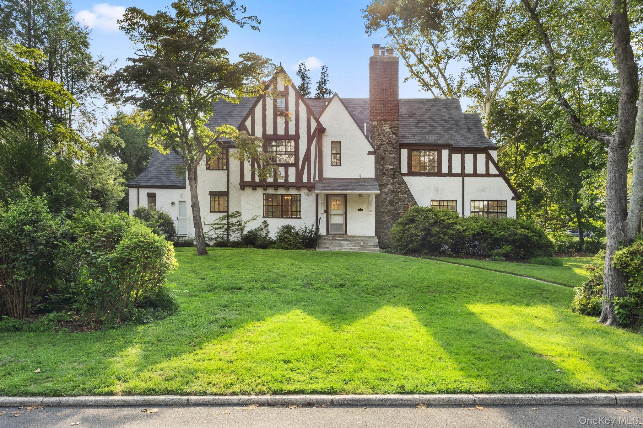 Welcome to this beautifully updated Rental property in Wykagyl Park, i...