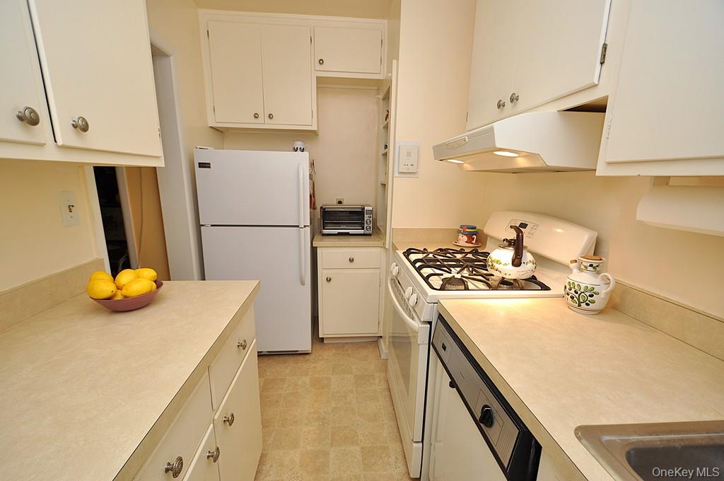 Photo 4 of this property