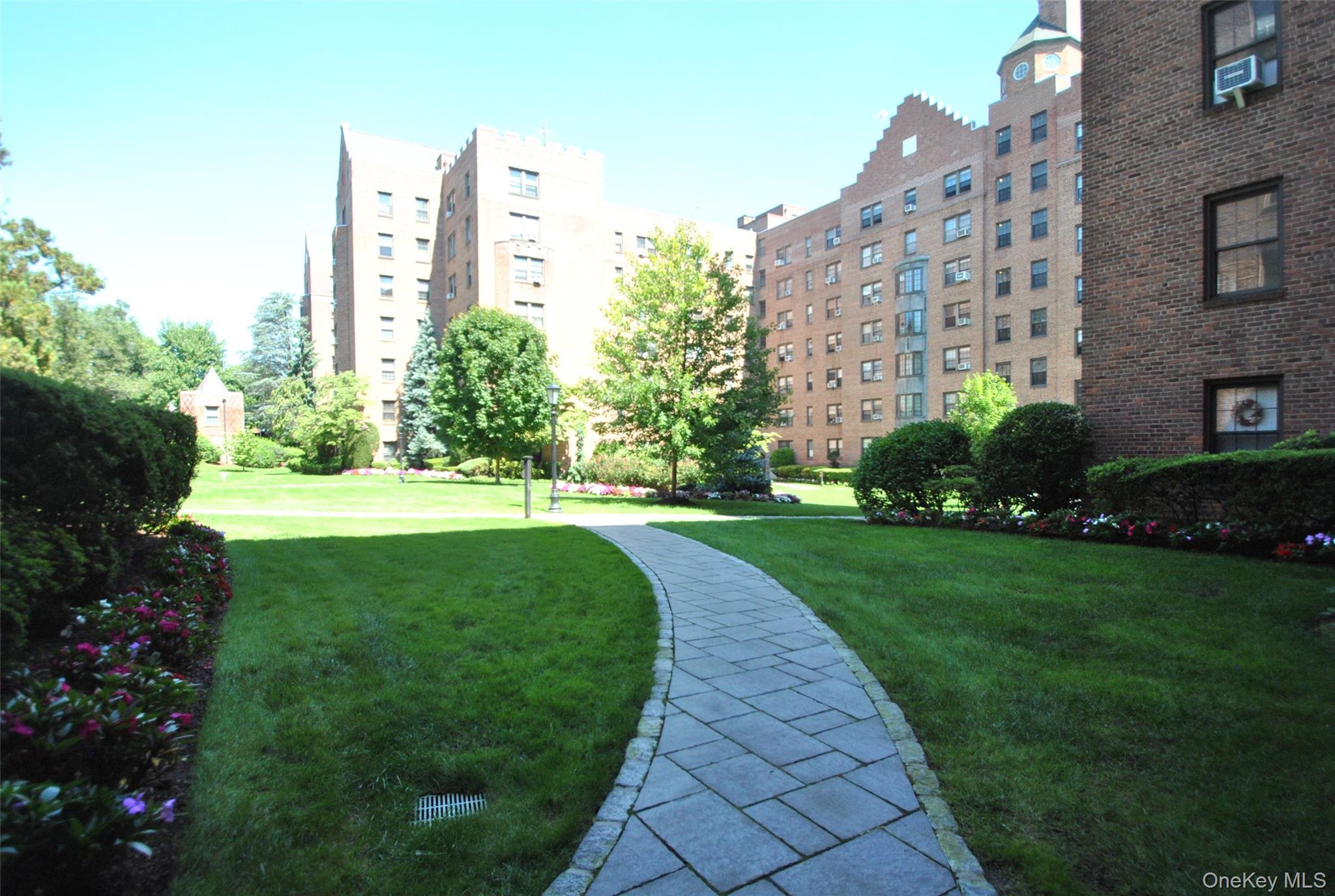 Welcome to Scarsdale Manor. This bright corner Junior 4 has triple exp...