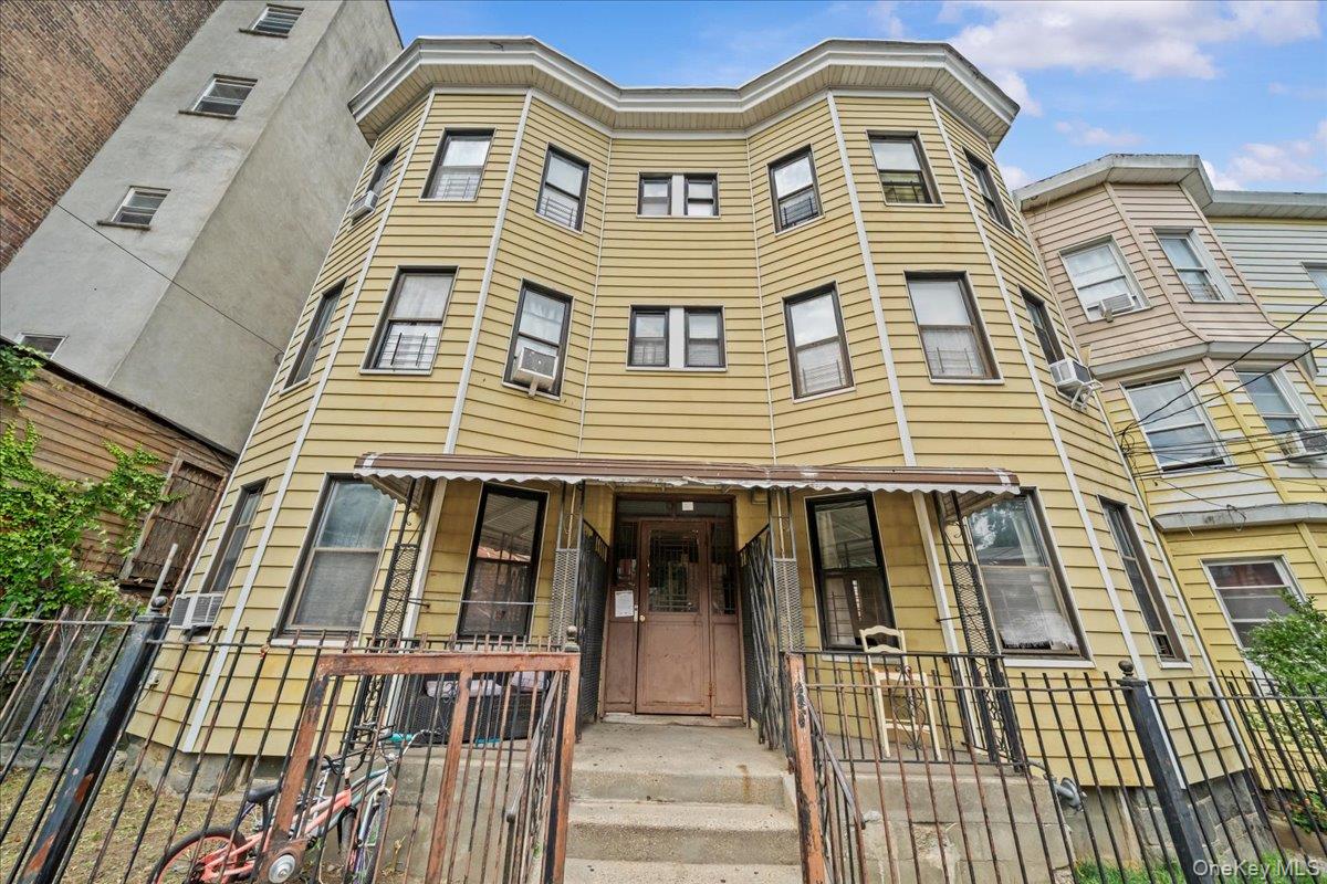 Photo 3 of this property