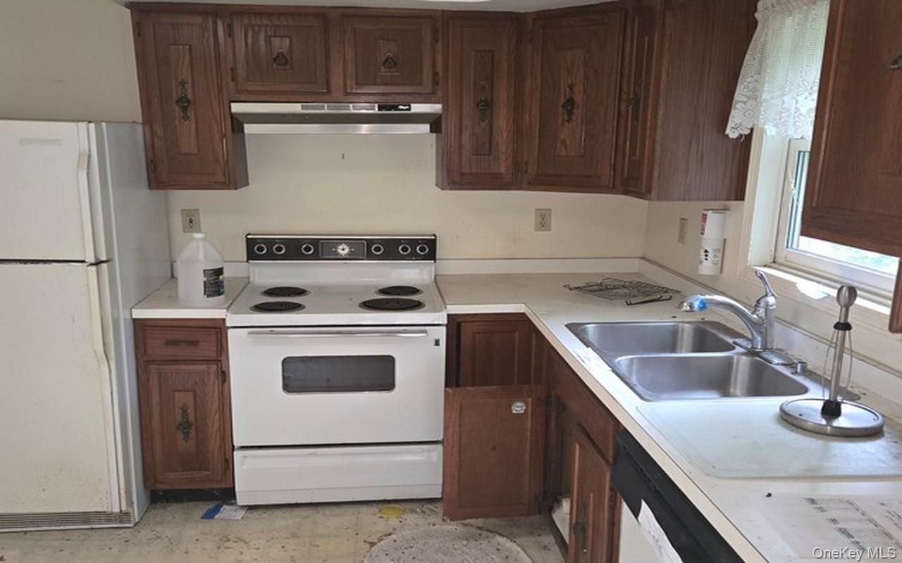 Photo 3 of this property
