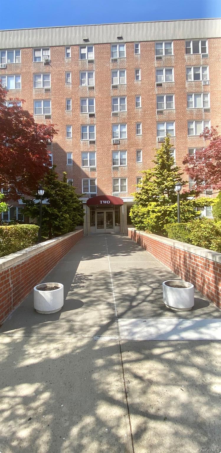 Welcome to a beautifully well maintained 1-bedroom, 1-bath residence o...