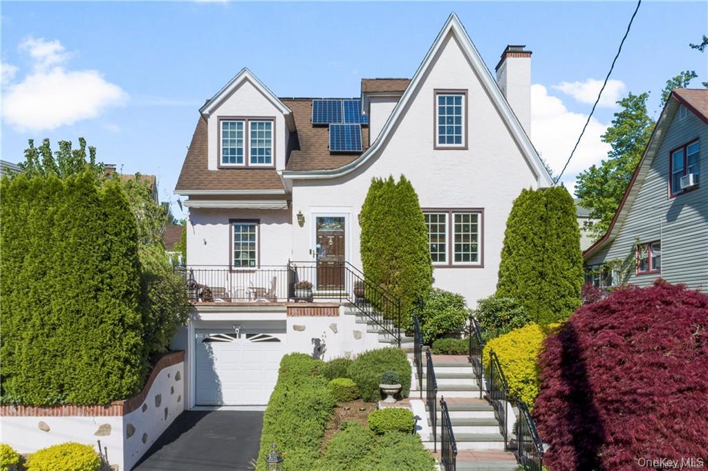 Discover your ideal home adjacent to Gillie Park! This meticulously ma...