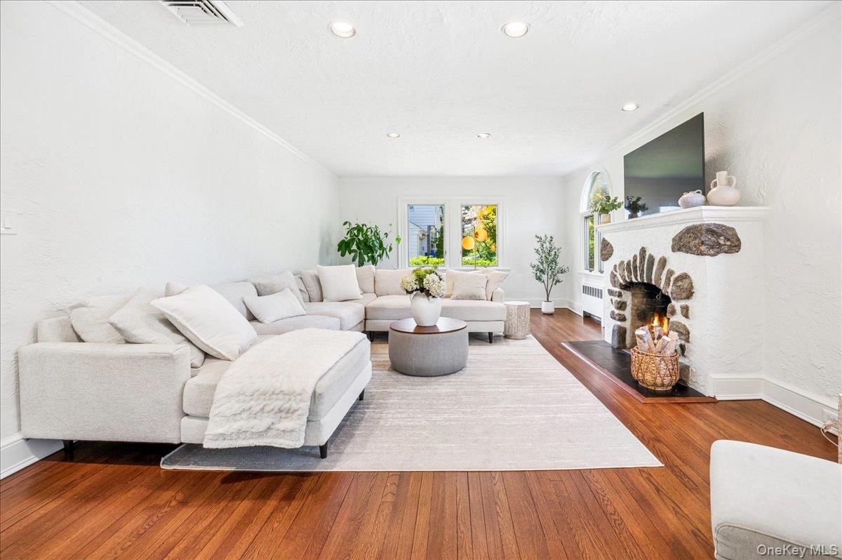 Photo 4 of this property