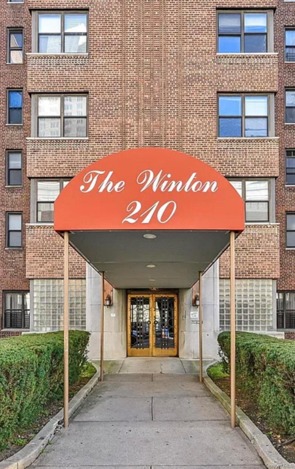 210 Martine Avenue #5D offers a bright, 1-bedroom unit in White Plains...